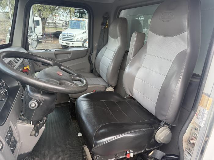 2018 Peterbilt 348-13