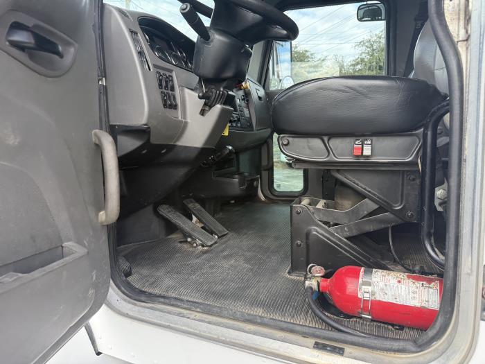 2018 Peterbilt 348-14