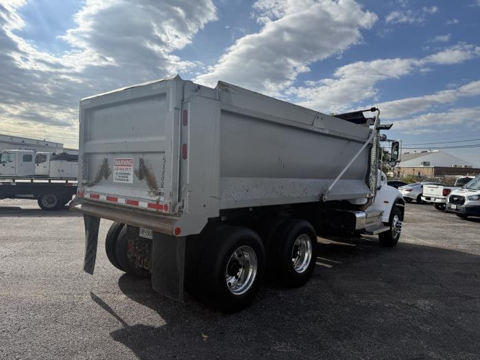 2018 Peterbilt 348-4