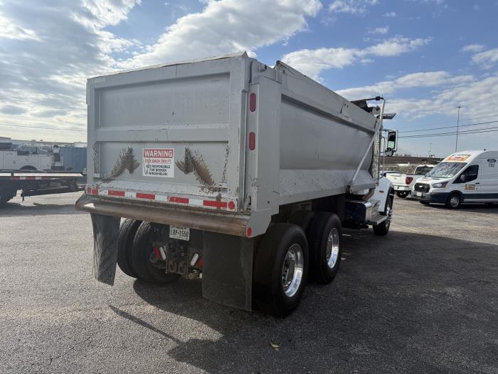 2018 Peterbilt 348-28