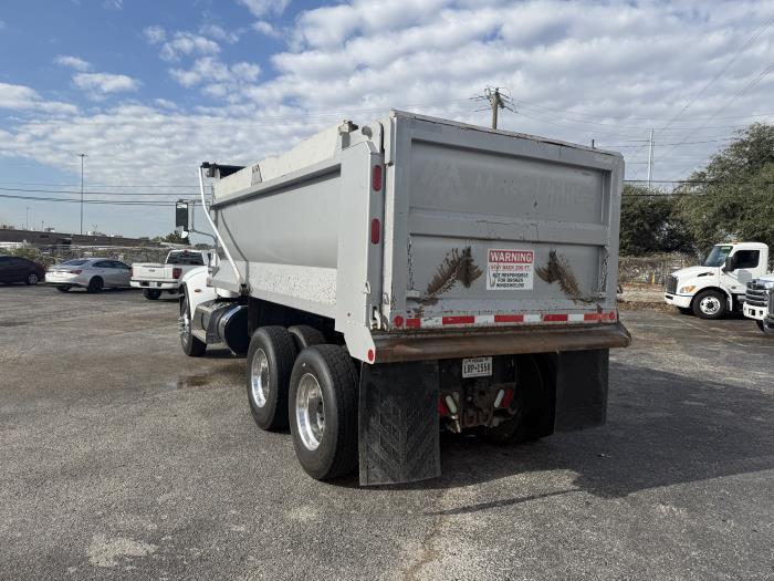 2018 Peterbilt 348-32