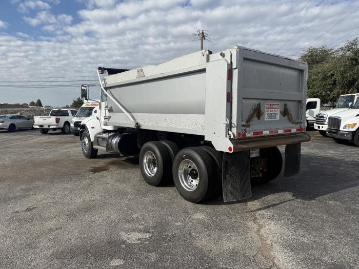 2018 Peterbilt 348-33