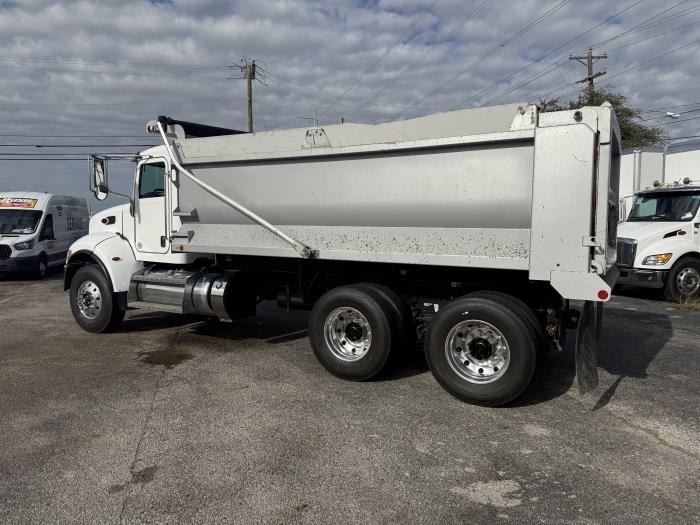 2018 Peterbilt 348-35