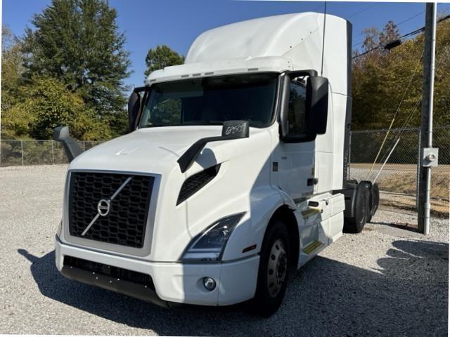 2023 Volvo VNR64T400-0
