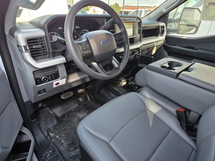 2026 Ford F-550-32