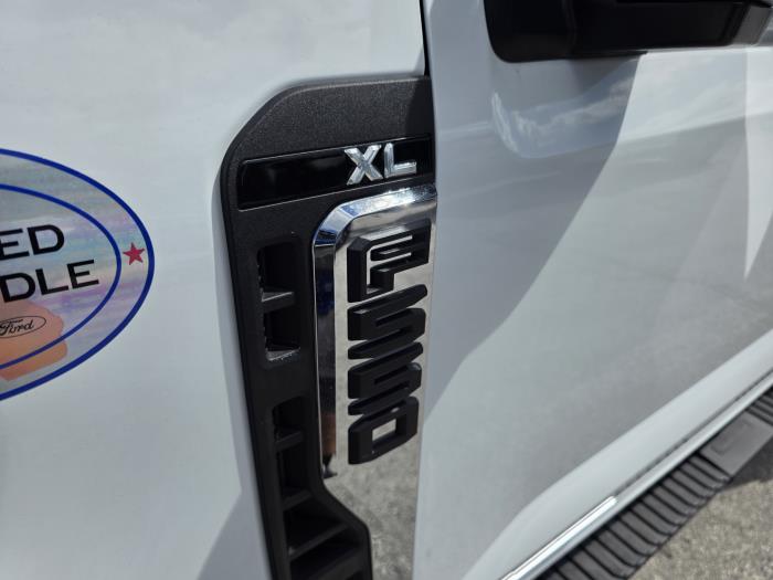 2025 Ford F-550-11