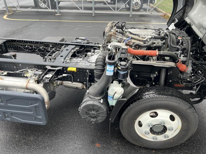 2025 Isuzu NPR-HD-15