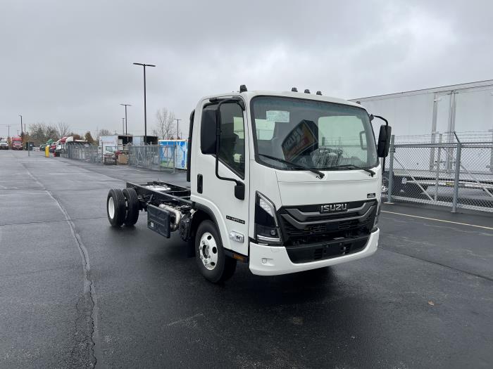 2025 Isuzu NPR photo 4