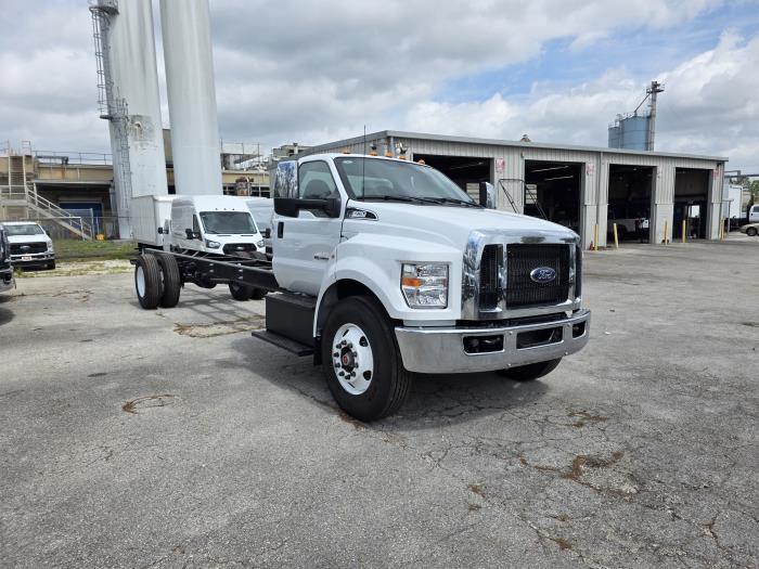 2026 Ford F-650-3