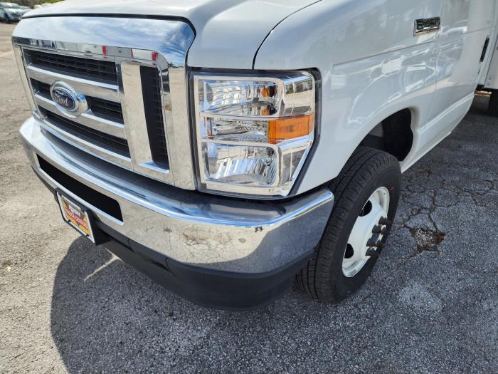 2026 Ford E-450-10