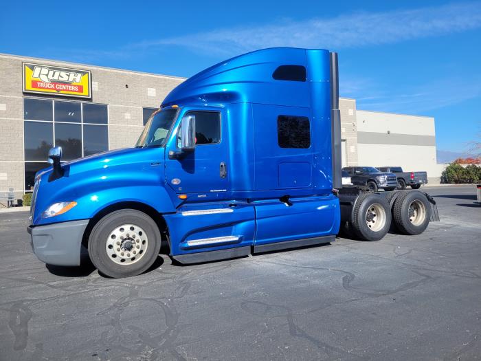 2022 International LT625 LT photo 2