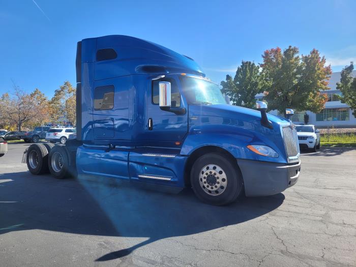2022 International LT625 LT photo 4