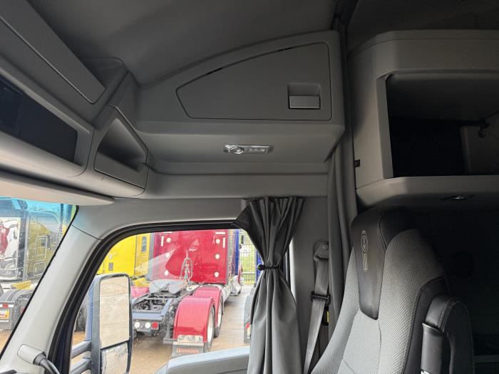 2022 Kenworth T680-13