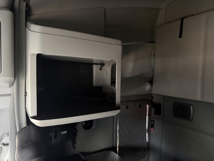 2022 Kenworth T680-21