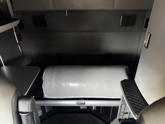 2022 Kenworth T680-26