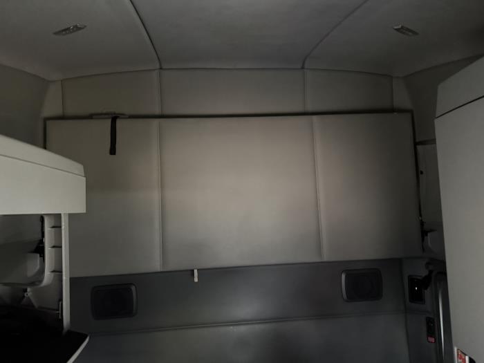 2022 Kenworth T680-27