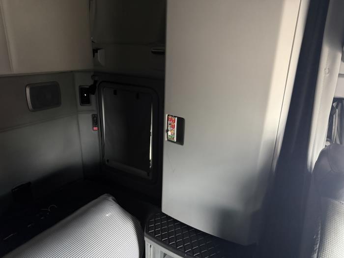 2022 Kenworth T680-29