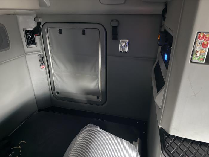 2022 Kenworth T680-32