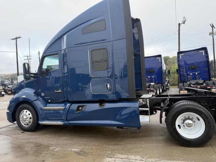 2022 Kenworth T680-56