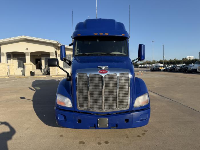 2022 Peterbilt 579-8