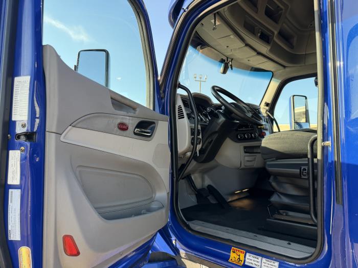 2022 Peterbilt 579-25