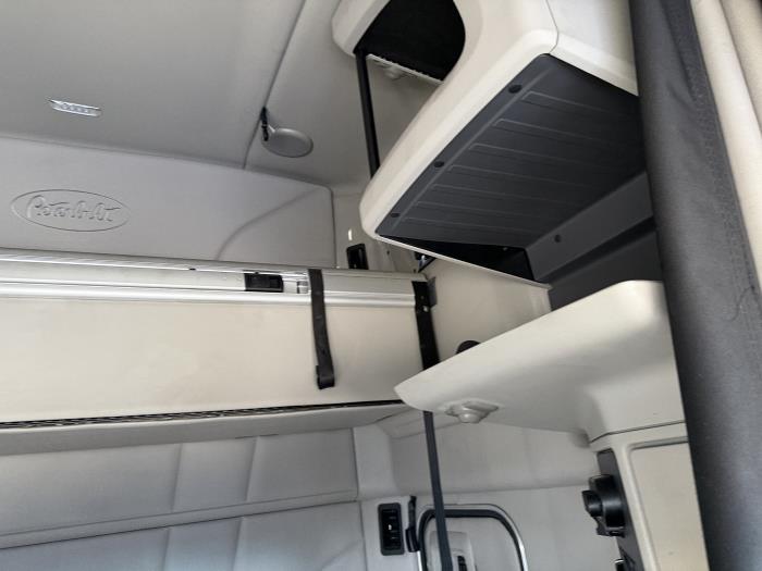 2022 Peterbilt 579-31