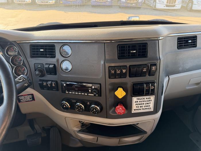 2022 Peterbilt 579-37