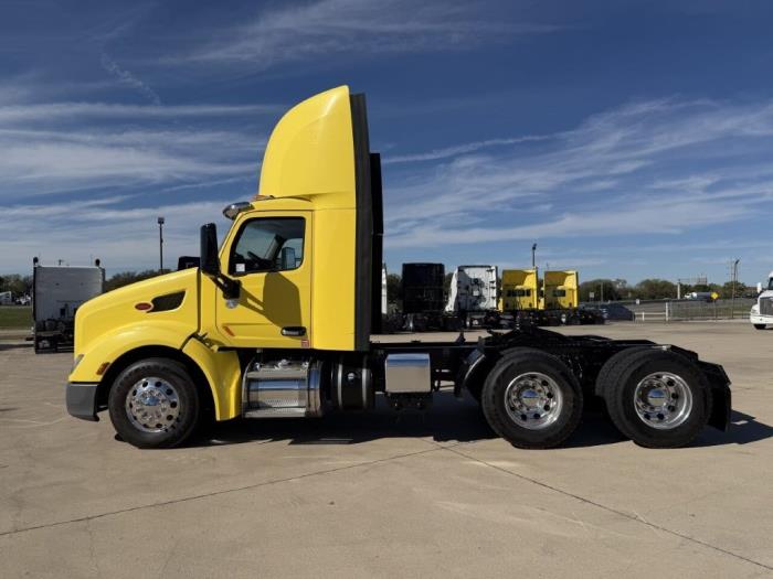 2021 Peterbilt 579-8