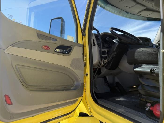 2021 Peterbilt 579-15