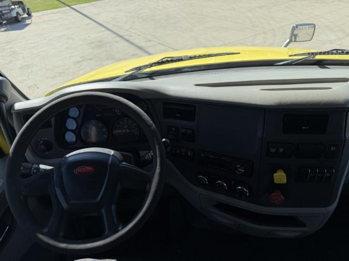 2021 Peterbilt 579-18