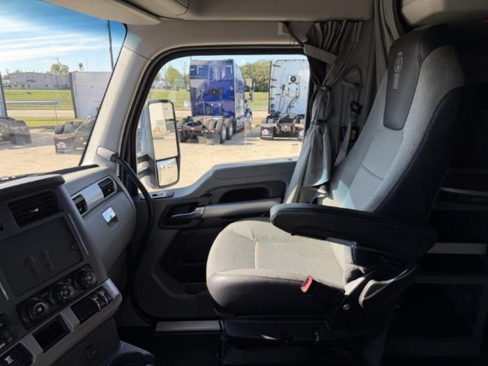2022 Kenworth T680-17