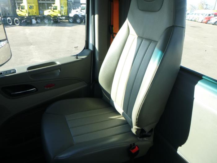 2018 Peterbilt 567-14