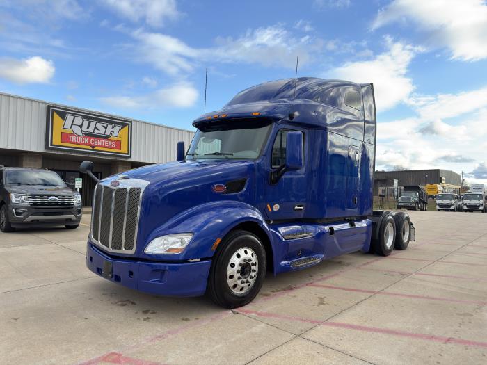 2022 Peterbilt 579 photo 2
