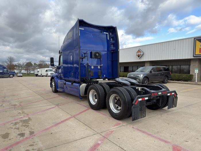 2022 Peterbilt 579 photo 4