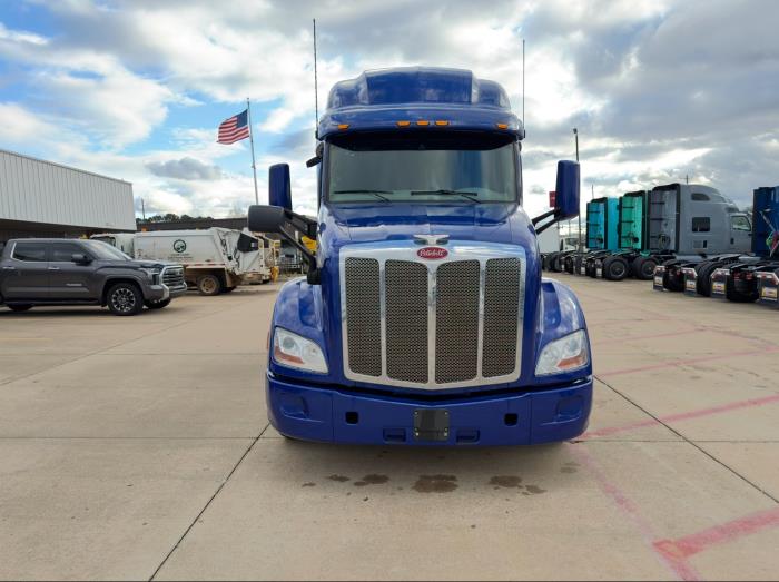 2022 Peterbilt 579-8