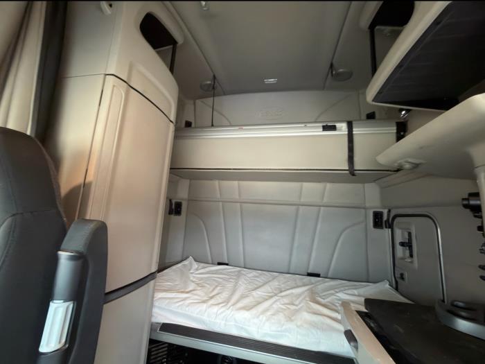 2022 Peterbilt 579-12