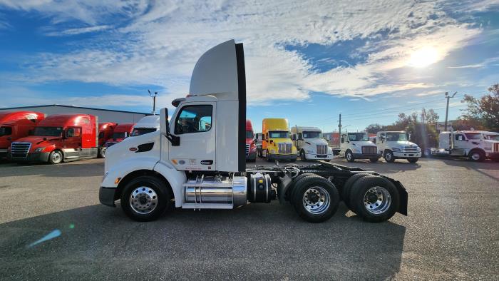 2020 Peterbilt 579-2