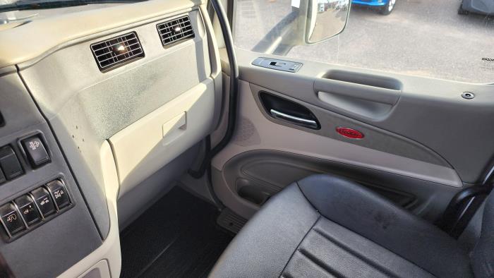 2020 Peterbilt 579-12