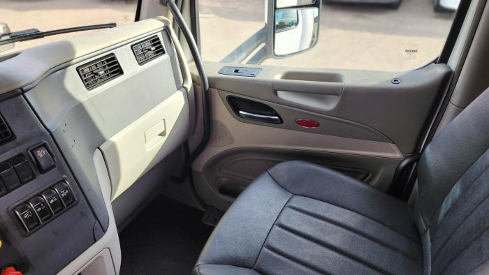 2020 Peterbilt 579-12