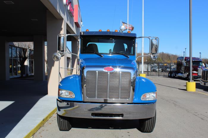 2021 Peterbilt 337 photo 2