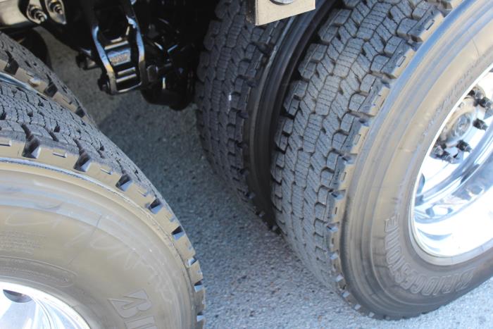 2020 Peterbilt 348-6