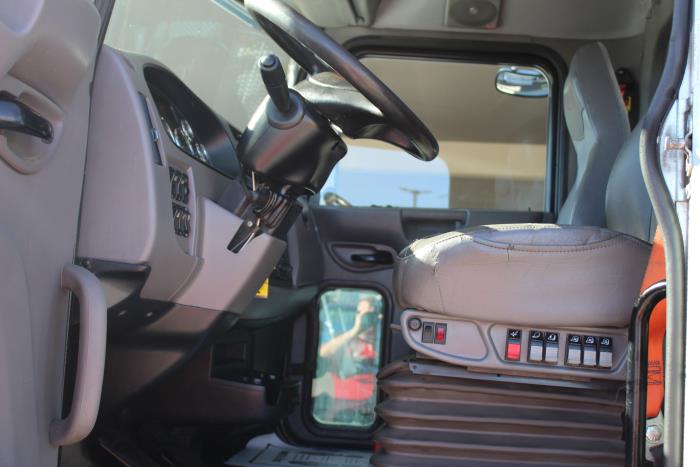 2020 Peterbilt 348-12