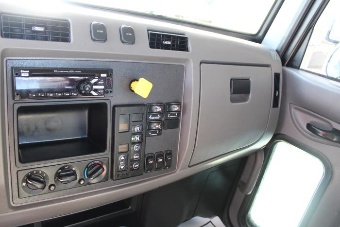 2020 Peterbilt 348-15