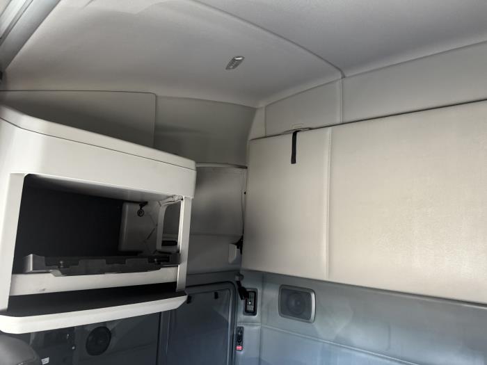 2022 Kenworth T680-10