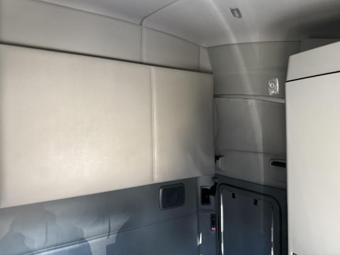 2022 Kenworth T680-12