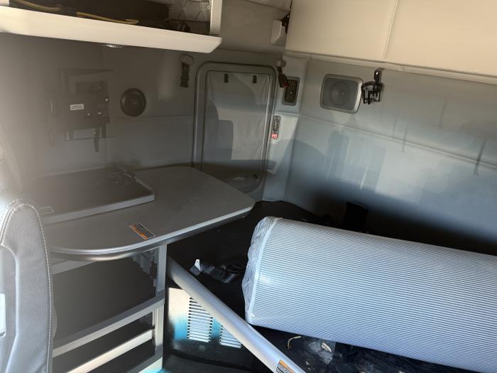 2022 Kenworth T680-10