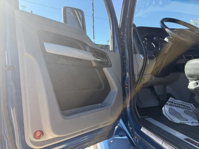 2022 Kenworth T680-17