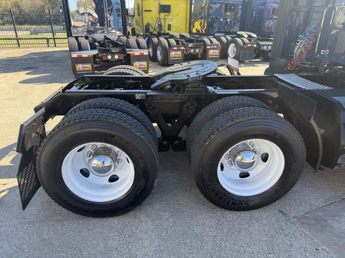 2022 Kenworth T680-32