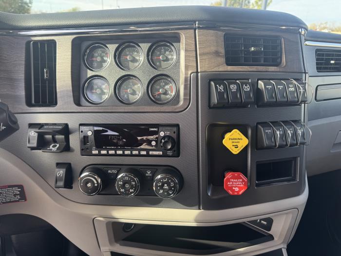 2026 Peterbilt 579-17