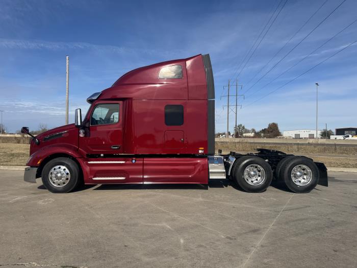 2026 Peterbilt 579 photo 2